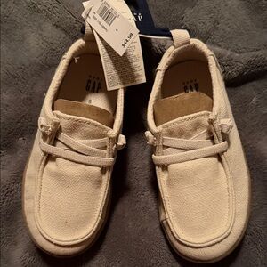 GAP Kids Canvas Slip-On Sneakers in Cream